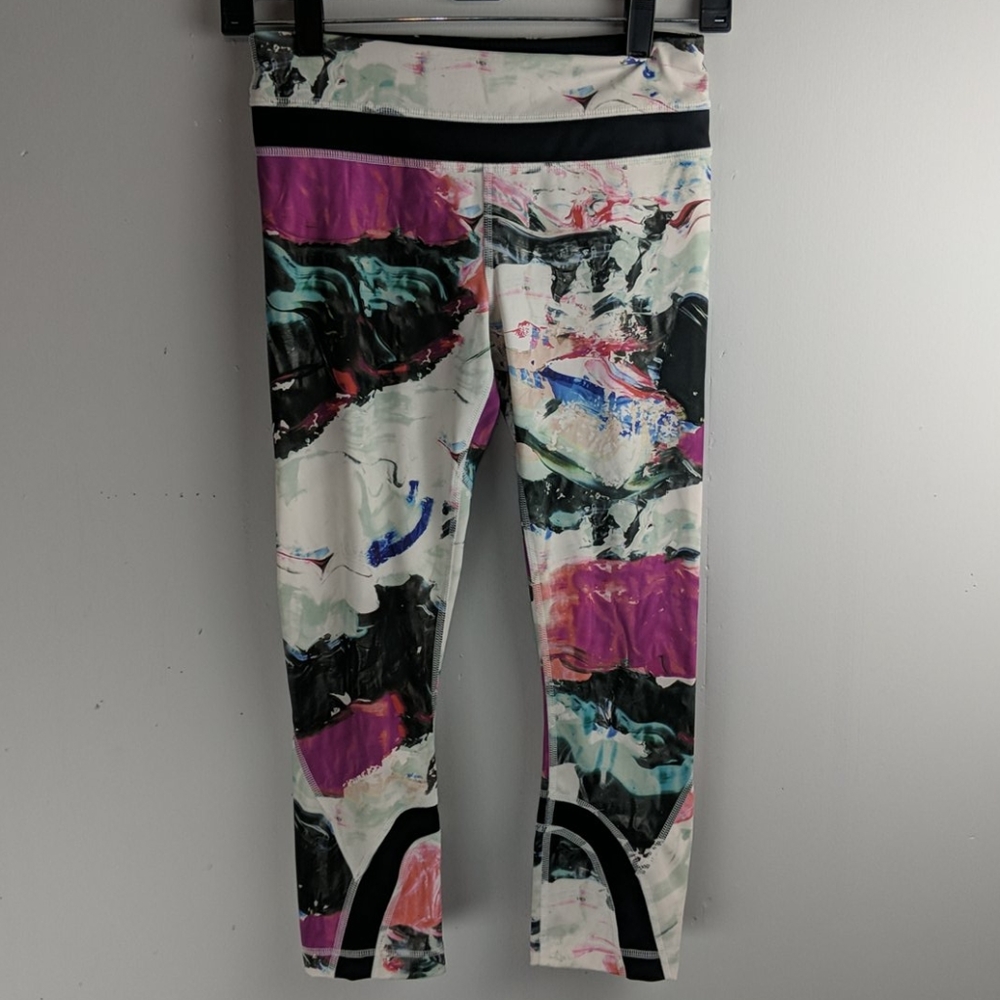 Lululemon size 4 run inspire crop.